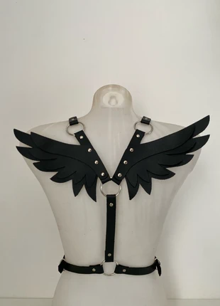 Harnais réglable en simili cuir noir avec ailes d'ange, marque: Cryptica, état: Neuf sans étiquette, 20,00 €, 21,70 € Protection acheteurs (Pro) incluse