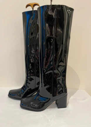 bottes hautes laqué zara, merk: Zara, staat: Nieuw zonder prijskaartje, maat: 35, € 39,00, € 41,65 inclusief Kopersbescherming