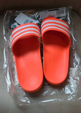Adidas slippers nieuw 42, marque: adidas, état: Neuf avec étiquette, taille: 42, 30,00 €, 32,20 € Protection acheteurs incluse