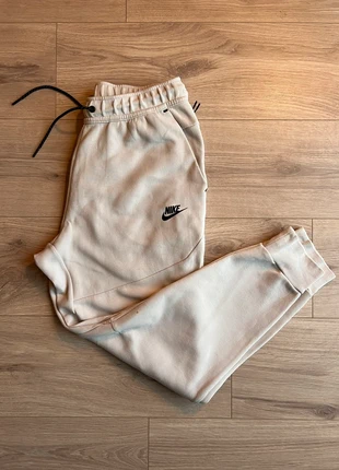 Jogging Nike M, marque: Nike, état: Satisfaisant, taille: M, 9,00 €, 10,15 € Protection acheteurs incluse