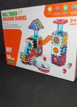 Jeux de constructions: Circuit à billes, brand: Building Block, condizioni: Nuovo con cartellino, taglia: 3 anni / 98 cm, €8.00, €9.10 include la Protezione acquisti