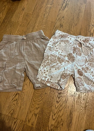 Short enfants, merk: Kiabi, staat: Heel goed, maat: 9 jaar / 134 cm, € 3,00, € 3,85 inclusief Kopersbescherming