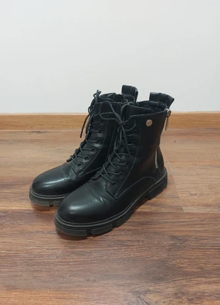 Bottines à lacets noirs taille 40, marca: Les Petites Bombes, estado: Novo sem etiquetas, tamanho: 40, €20.00, €21.70 inclui Proteção do Comprador