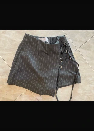 Skort pinstripe Bershka invernale winter, marque: Bershka, état: Très bon état, taille: XS / 34 / 6, 5,00 €, 5,95 € Protection acheteurs incluse