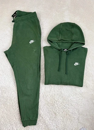 Ensemble survêtement jogging Nike club fleece uni et brodé - M - vert kaki, marque: Nike, état: Très bon état, taille: M, 45,00 €, 47,95 € Protection acheteurs (Pro) incluse