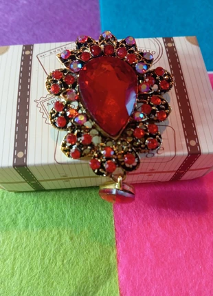 Broche avec la boîte, marque: Broche.fr, état: Très bon état, 5,00 €, 5,95 € Protection acheteurs (Pro) incluse