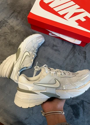 Nike v2k run light silver, marque: Nike, état: Neuf sans étiquette, taille: 36.5, 70,00 €, 74,20 € Protection acheteurs incluse