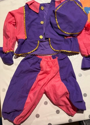 Pietenpakje 4-5 jaar, staat: Heel goed, maat: 5 jaar / 110 cm, € 3,50, € 4,38 inclusief Kopersbescherming