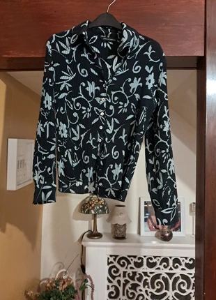 Black n white shirt, brand: Bella Moda, condition: Very good, size: M / UK 12-14, £8.00, £9.10 includes Buyer Protection