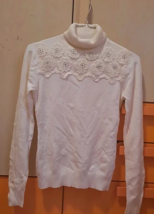 Maglione bianco dolcevita con dettagli floreali, taglia L, merk: Chic & Pop, staat: Heel goed, maat: L / 40 / 12, € 9,00, € 10,15 inclusief Kopersbescherming