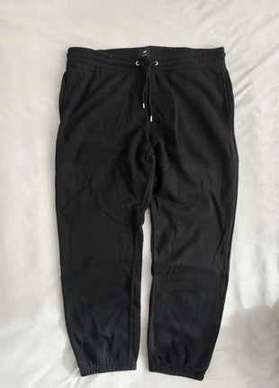 Jogging noir H&M homme – Taille XL, confortable et doux, excellent état, marca: H&M, estado: Novo sem etiquetas, tamanho: XL, €10.00, €11.20 inclui Proteção do Comprador