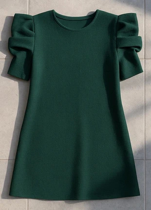 Magnifique robe à manches ballon, merk: Femme, staat: Nieuw zonder prijskaartje, maat: M / 38 / 10, € 16,99, € 18,54 inclusief Kopersbescherming