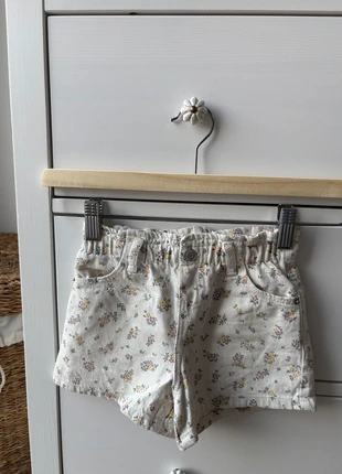 Short Zara taille 4 ans, merk: Zara, staat: Heel goed, maat: 4 jaar / 104 cm, € 5,00, € 5,95 inclusief Kopersbescherming
