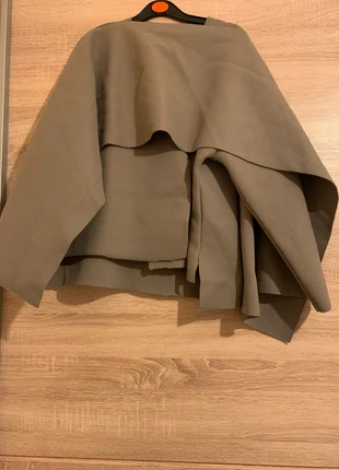 Veste cape Taupe (boutique indépendante, bon état, découpe discrète sur la longueur), brand: Boutique indépendante, condition: Good, size: One size, €9.00, €10.15 includes Buyer Protection