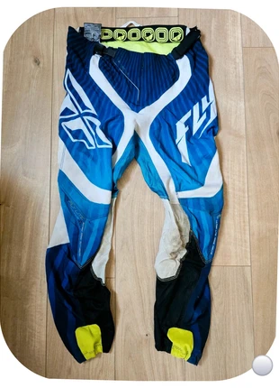 Pantalon Fly Racing Kinetic bleu/blanc/jaune fluo taille 32 – Bon état, look de fou, merk: Fly, staat: Heel goed, maat: XL, € 44,00, € 46,90 inclusief Kopersbescherming Pro