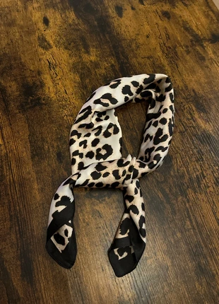 Foulard léopard, état: Neuf sans étiquette, 6,00 €, 7,00 € Protection acheteurs incluse