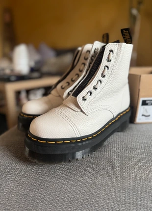 Doc Martens ! Dr. Martens hautes blanche sinclair 38 semelle épaisse, marque: Dr. Martens, état: Neuf sans étiquette, taille: 38, 150,00 €, 158,20 € Protection acheteurs incluse