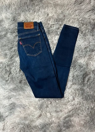 Jean Levi's 710 Super Skinny Bleu Marine W25 L30 Femme/Women JEA178, marca: Levi's, estado: Muito bom, tamanho: XS / 34 / 6, €14.00, €15.40 inclui Proteção do Comprador Pro