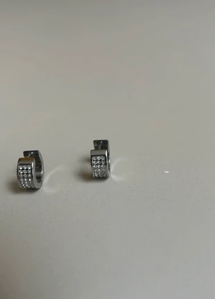 Magnifiques boucles d’oreilles créole de marque tommy hilfiger, marque: Tommy Hilfiger, état: Très bon état, 12,00 €, 13,30 € Protection acheteurs incluse