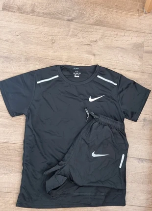 Nike set zwart, merk: Nike, staat: Nieuw zonder prijskaartje, maat: XS, € 17,99, € 19,59 inclusief Kopersbescherming