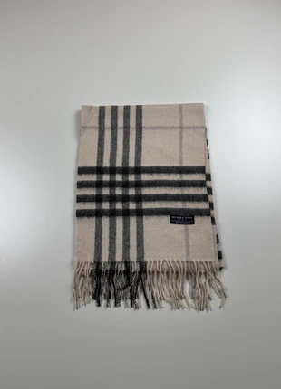 🔹 Écharpe Burberry blanc beige crème authentique, brand: Burberry, condizioni: Ottime, €50.00, €53.20 include la Protezione acquisti Pro