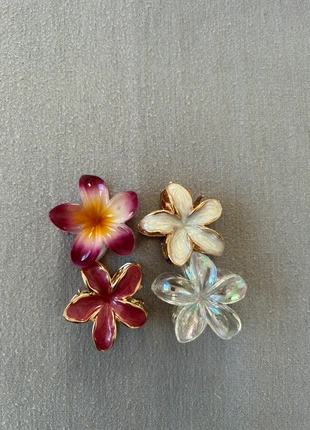 lot de quatre barrettes de fleurs, marque: ET, état: Très bon état, 2,99 €, 3,84 € Protection acheteurs incluse