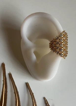 Earcuff a forma di rete con punti luce, colore oro, in acciaio, brand: INOX, condizioni: Nuovo senza cartellino, €4.00, €4.90 include la Protezione acquisti