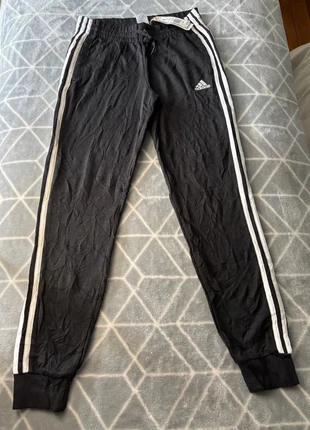 Jogging Adidas Noir pour Femme | B, marke: adidas, zustand: Neu, mit Etikett, größe: S, 12,00 €, 13,30 € beinhaltet Vinted-Käuferschutz Pro