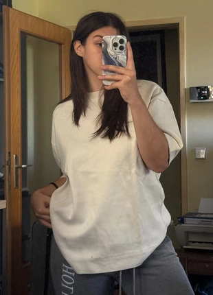 Warmes Creme T-Shirt, marke: Zara, zustand: Sehr gut, größe: XL / 42 / 14, 9,00 €, 10,15 € inklusive Vinted-Käuferschutz