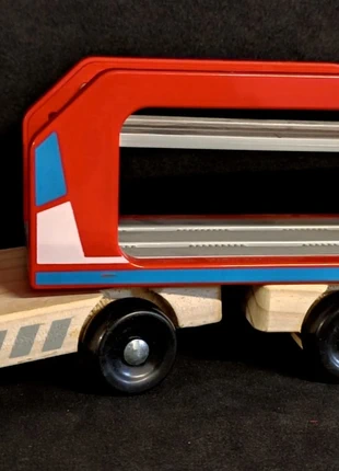 Camion transporteur de voitures en bois rouge | Jouet éducatif solide & écologique, marque: Delta Sport, état: Très bon état, taille: Prématuré, jusqu'à 44cm, 4,00 €, 4,90 € Protection acheteurs incluse