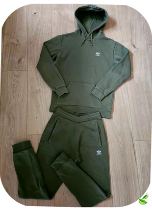 Survetement complet adidas brodé kaki taille S, marke: adidas, zustand: Sehr gut, größe: S, 38,90 €, 41,55 € beinhaltet Vinted-Käuferschutz Pro