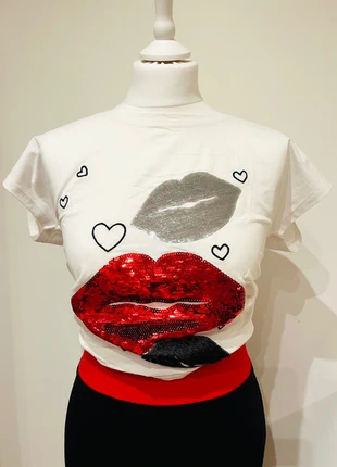 T-shirt lèvres à paillettes Foresta Bella – Style tendance, marque: Foresta Bella, état: Très bon état, taille: M / 38 / 10, 12,00 €, 13,30 € Protection acheteurs incluse