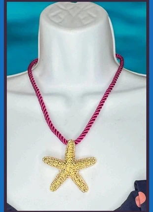 🌟 Nouveau sur Vinted ! Collier Étoile de Mer Scintillante sur Cordon Fuschia 🌟 📿, marque: La Boutique, état: Neuf avec étiquette, 12,90 €, 14,25 € Protection acheteurs incluse