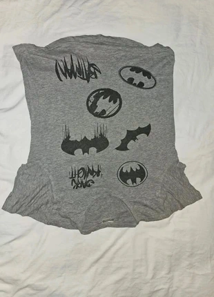 T-shirt gris motifs Batman, état: Bon état, taille: S, 2,99 €, 3,84 € Protection acheteurs incluse
