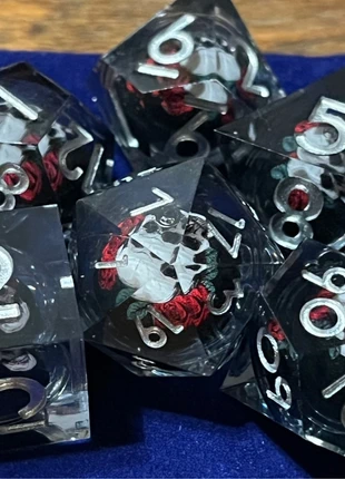 💀 Set Dadi Gotico con Teschio e Rose, état: Très bon état, 16,90 €, 18,45 € Protection acheteurs incluse