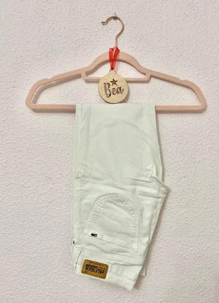🇺🇸 Pantalón vaquero blanco Tommy talla 36 🇺🇸, brand: Tommy Hilfiger, condizioni: Ottime, taglia: S / IT 40 / EU 36, €25.00, €26.95 include la Protezione acquisti