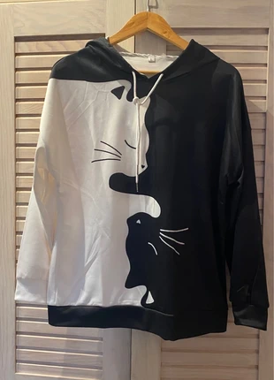 Joli sweat à capuche motif  chat noir chat blanc, merk: sans marque, staat: Nieuw zonder prijskaartje, maat: XL / 42 / 14, € 12,00, € 13,30 inclusief Kopersbescherming