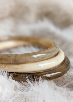 Bracelets 3 joncs résine acrylique beige crème tendance, marke: joncs beige, zustand: Sehr gut, 12,99 €, 14,34 € beinhaltet Vinted-Käuferschutz Pro