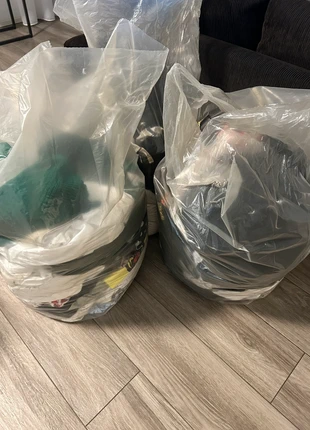 Vestiti vari da donna al kg, condizioni: Ottime, taglia: Taglia unica, €125.00, €131.95 include la Protezione acquisti