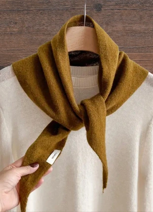 Écharpe triangulaire 100% laine vert kaki, brand: Lana, condizioni: Nuovo senza cartellino, €30.00, €32.20 include la Protezione acquisti