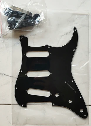 Battipenna Stratocaster SSS 11 fori, marque: Musiclily, état: Très bon état, 10,00 €, 11,20 € Protection acheteurs incluse