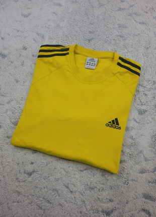 T-Shrit Adidas Jaune, marque: adidas, état: Satisfaisant, taille: XL, 3,00 €, 3,85 € Protection acheteurs incluse