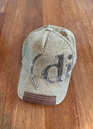 (di)vision Cap, Kappe mit Aufdruck, brand: (di)vision, condizioni: Ottime, taglia: Taglia unica, €10.00, €11.20 include la Protezione acquisti