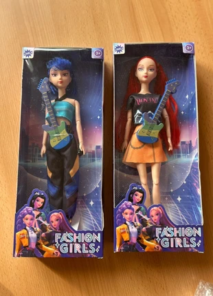 Lot deux poupées, marque: Kpop demon hunters, état: Neuf avec étiquette, taille: Taille unique, 12,00 €, 13,30 € Protection acheteurs incluse