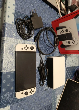 Nintendo Switch Oled impecable, marque: Nintendo, état: Très bon état, 240,00 €, 252,70 € Protection acheteurs incluse