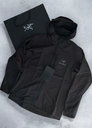 Jacket Arc'teryx Squamish Hoody Black, marque: Arc'teryx, état: Neuf avec étiquette, taille: S, 125,00 €, 131,95 € Protection acheteurs incluse