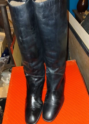 Paire de bottes noires en cuir vintages fourrées laine 41, merk: sans marque, staat: Goed, maat: 41, € 20,00, € 21,70 inclusief Kopersbescherming