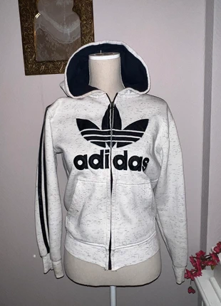 Adidas Originals white and blue hoodie (size L), merk: adidas, staat: Heel goed, maat: L / 40 / 12, € 15,00, € 16,45 inclusief Kopersbescherming