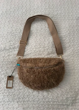 Petite pochette banane en moumoute marron, brand: MM Sweet, condition: New with tags, €15.00, €16.45 includes Buyer Protection