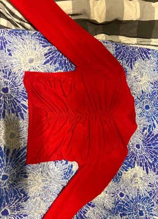 "Rode Ruched Top: Stijlvol en Trendy", merk: Trendy, staat: Heel goed, maat: M / 38 / 10, € 4,00, € 4,90 inclusief Kopersbescherming